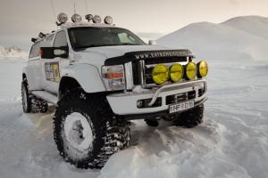 Super Jeep auf der Nordlichterreise